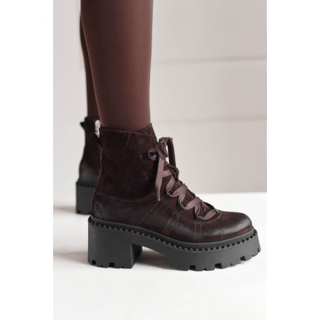 Krótkie czekoladowe botki wiązane