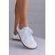 Białe barefooty skórzane